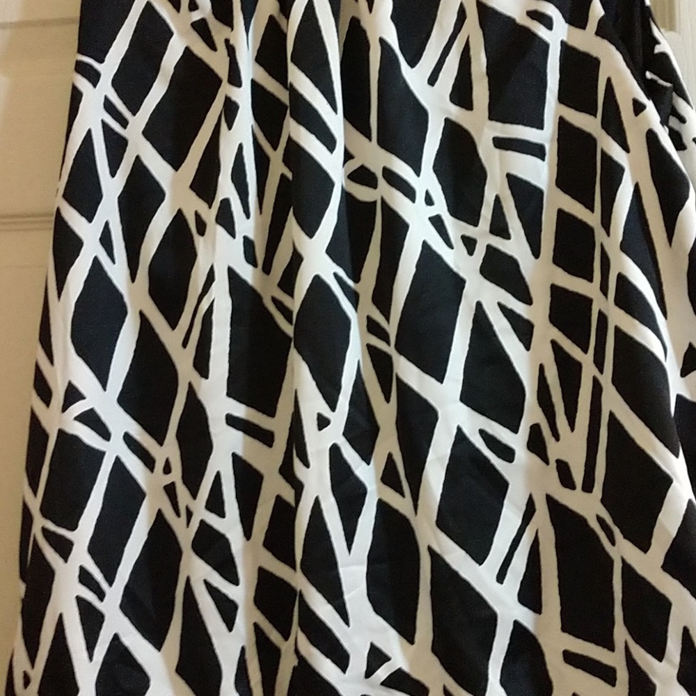 Sleeveless top, zip in back
